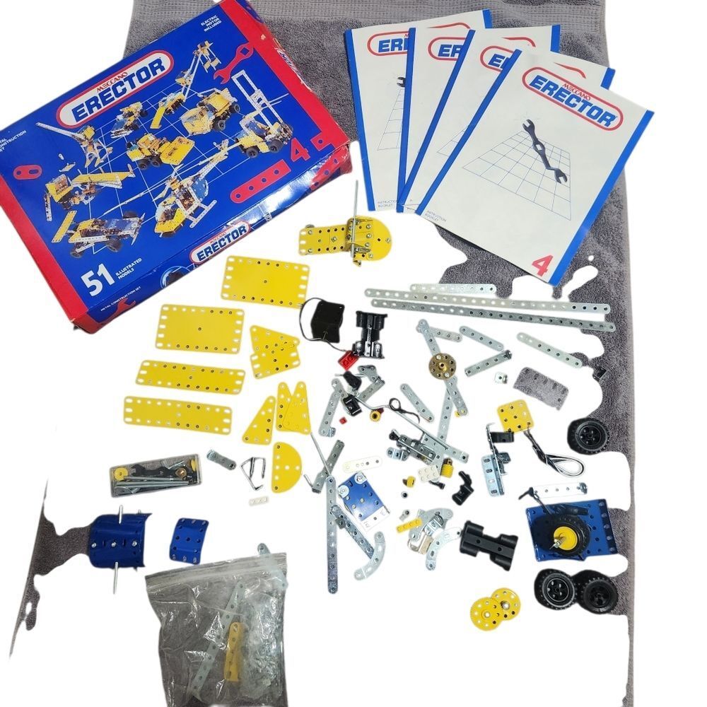 Meccano Erector Set #4 Construction Set 51 Models Metal Pieces # 030404